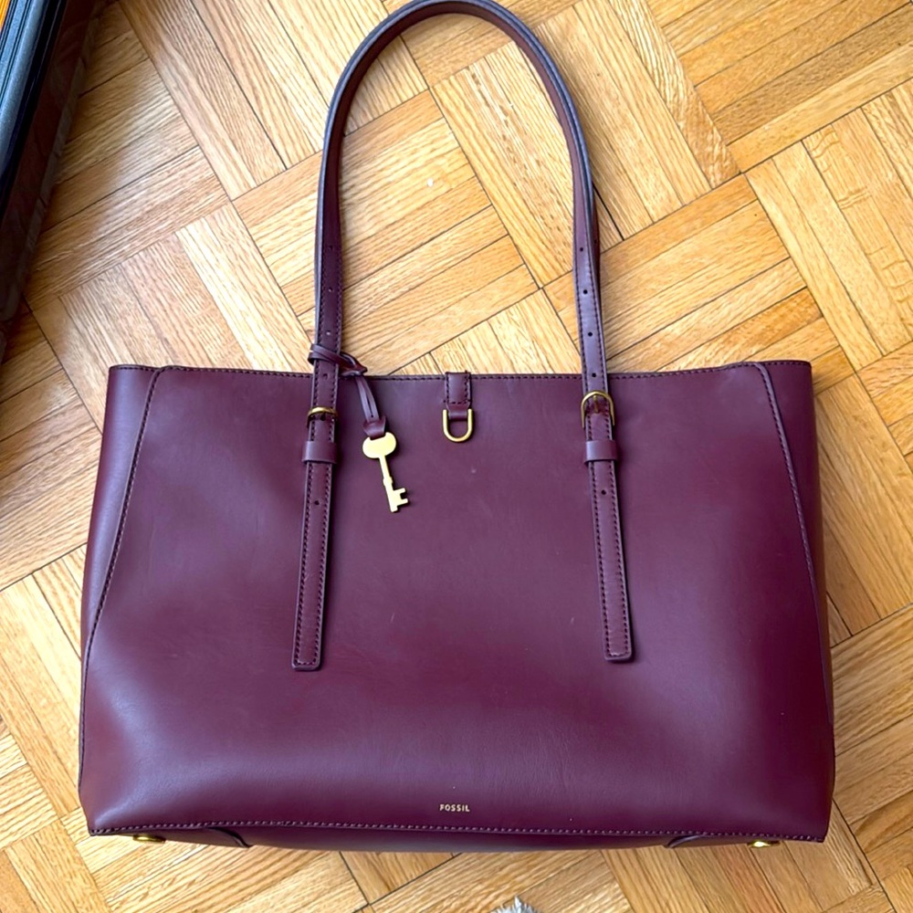 Excellent condition Fossil Kier Vegan Cactus tote in deep burgundy
